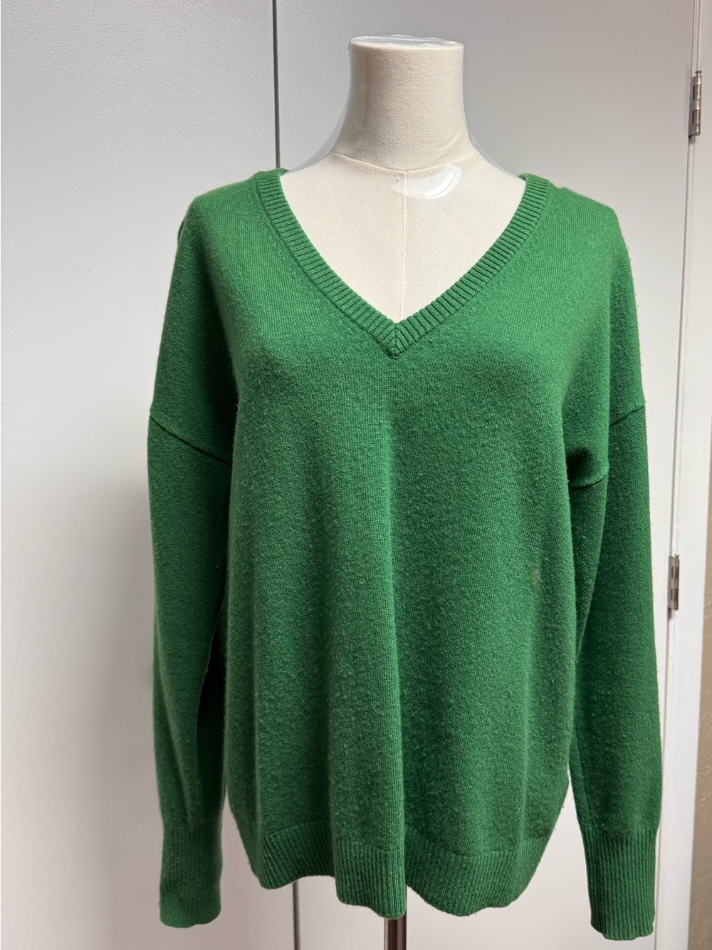 Boden Emerald Green V-Neck Cashmere Sweater